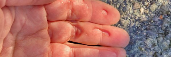 Praxis li Hand im Wasser